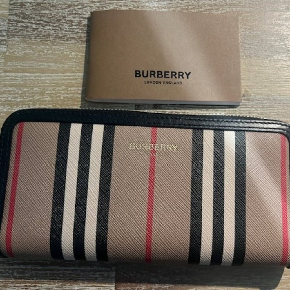 Burberry 80304481 Elmore Icon Stripe Wallet Round Zipper Long